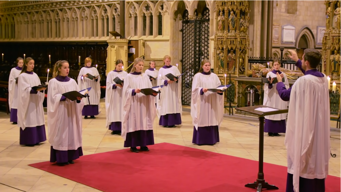 英國坎特伯里大教堂的頌歌禮拜。（圖／YouTube@Canterbury Cathedral截圖）
